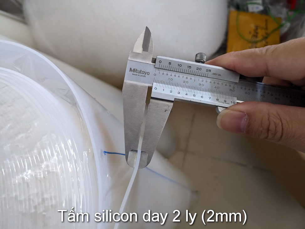Tam silicon day 2 ly (2mm) mau trang